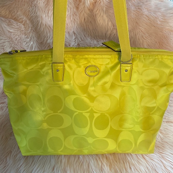 COACH 77321 GETAWAY SIGNATURE NYLON PACKABLE WEEKENDER Bright Yellow - Picture 1 of 5
